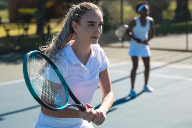 Jak się gra w tenisa: podstawowe zasady i techniki dla początkujących
